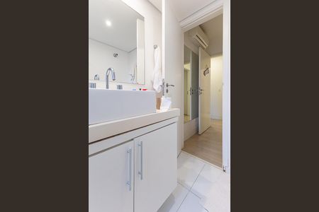 Apartamento à venda com 115m², 3 quartos e 2 vagas Apartamento à venda com 115m², 3 quartos e 2 vagasBanheiro da Suíte