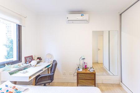 Apartamento à venda com 115m², 3 quartos e 2 vagas Apartamento à venda com 115m², 3 quartos e 2 vagasQuarto 1