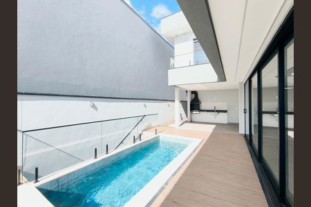 Casa de condomínio à venda com 260m², 3 quartos e 4 vagas