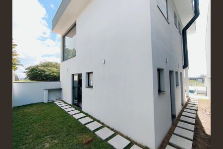 Casa de condomínio à venda com 260m², 3 quartos e 4 vagas