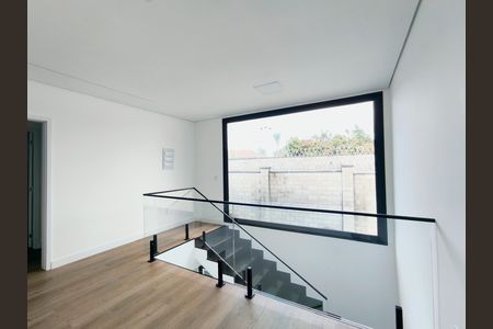 Casa de condomínio à venda com 260m², 3 quartos e 4 vagas