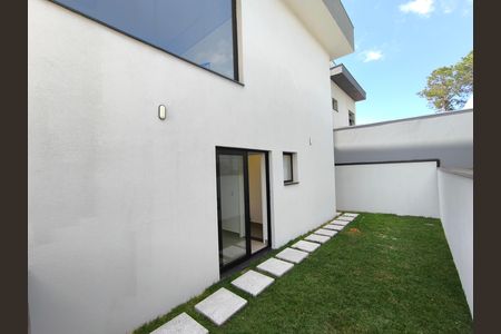 Casa de condomínio à venda com 260m², 3 quartos e 4 vagas
