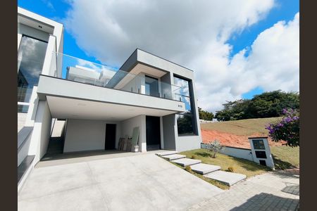 Casa de condomínio à venda com 260m², 3 quartos e 4 vagas