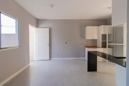 Sala de casa de condomínio para alugar com 2 quartos, 70m² em Chácara Ondas Verdes, Cotia