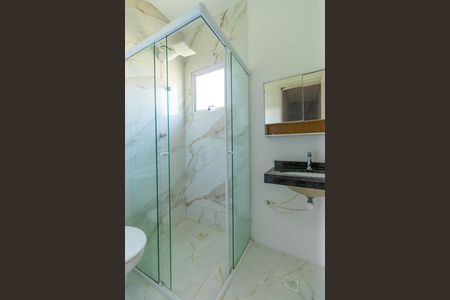 Casa de condomínio para alugar com 70m², 2 quartos e 2 vagas Casa de condomínio para alugar com 70m², 2 quartos e 2 vagasBanheiro andar superior