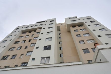 Apartamento para alugar com 47m², 2 quartos e 1 vaga Apartamento para alugar com 47m², 2 quartos e 1 vagaFachada