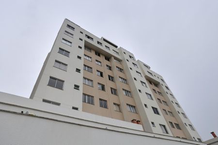 Apartamento para alugar com 47m², 2 quartos e 1 vaga Apartamento para alugar com 47m², 2 quartos e 1 vagaFachada