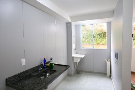 Apartamento para alugar com 47m², 2 quartos e 1 vaga Apartamento para alugar com 47m², 2 quartos e 1 vagaCozinha e Área de Serviço