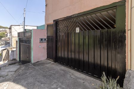 Casa para alugar com 200m², 2 quartos e 1 vaga Casa para alugar com 200m², 2 quartos e 1 vagaFachada