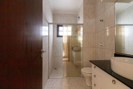 Casa para alugar com 147m², 3 quartos e 2 vagas Casa para alugar com 147m², 3 quartos e 2 vagasBanheiro da Suíte