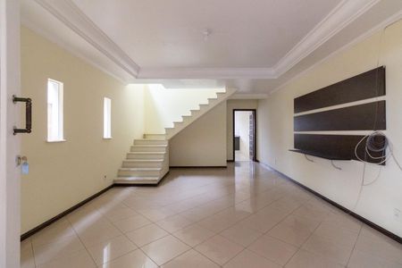 Casa para alugar com 147m², 3 quartos e 2 vagas Casa para alugar com 147m², 3 quartos e 2 vagasSala