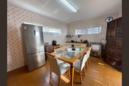 Casa à venda com 250m², 4 quartos e 3 vagasCozinha 