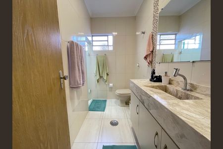 Casa à venda com 250m², 4 quartos e 3 vagasBanheiro 1