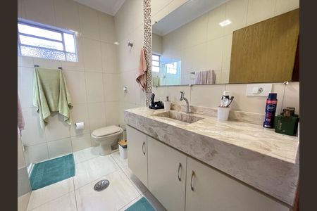 Casa à venda com 250m², 4 quartos e 3 vagasBanheiro 1