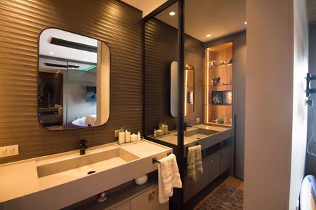 Apartamento à venda com 347m², 3 quartos e 5 vagasBanheiro da Suíte 2