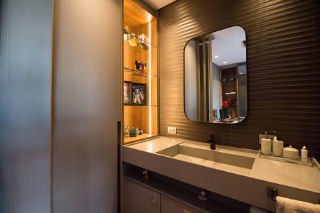 Apartamento à venda com 347m², 3 quartos e 5 vagasBanheiro da Suíte 2