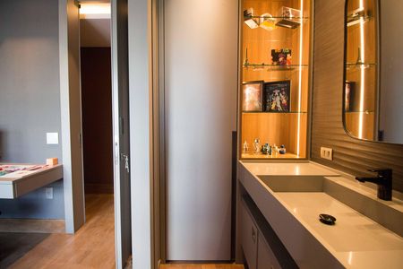 Apartamento à venda com 347m², 3 quartos e 5 vagasBanheiro da Suíte 2