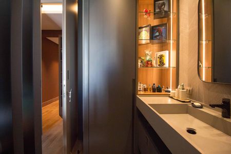 Apartamento à venda com 347m², 3 quartos e 5 vagasBanheiro da Suíte 1