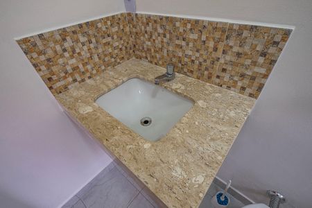 Banheiro de casa para alugar com 1 quarto, 28m² em Vila Madalena, São Paulo