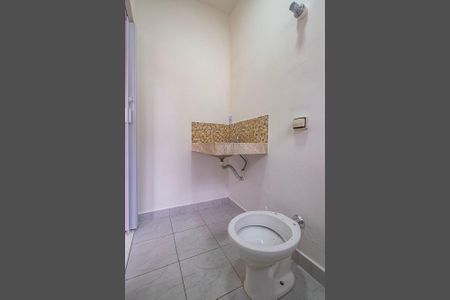 Banheiro de casa para alugar com 1 quarto, 28m² em Vila Madalena, São Paulo