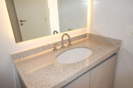 Apartamento à venda com 102m², 2 quartos e 2 vagas Apartamento à venda com 102m², 2 quartos e 2 vagasBanheiro da Suíte 1