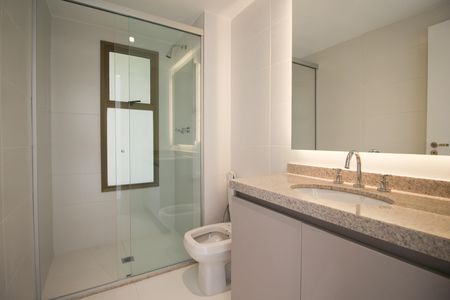 Apartamento à venda com 102m², 2 quartos e 2 vagas Apartamento à venda com 102m², 2 quartos e 2 vagasBanheiro da Suíte 1