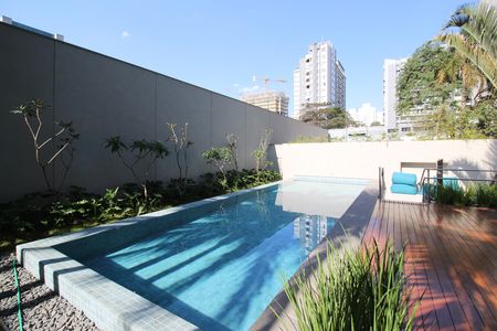 Apartamento à venda com 102m², 2 quartos e 2 vagas Apartamento à venda com 102m², 2 quartos e 2 vagasÁrea comum - Piscina