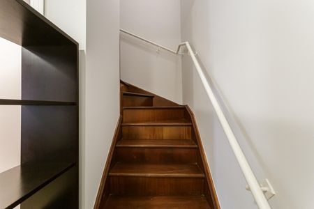 Apartamento para alugar com 45m², 1 quarto e 1 vaga Apartamento para alugar com 45m², 1 quarto e 1 vagaEscada