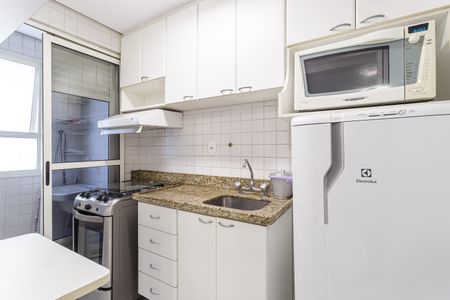 Cozinha de apartamento para alugar com 1 quarto, 45m² em Vila Uberabinha, São Paulo