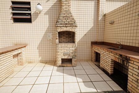 Apartamento à venda com 300m², 5 quartos e 2 vagas Apartamento à venda com 300m², 5 quartos e 2 vagasÁrea comum - Churrasqueira