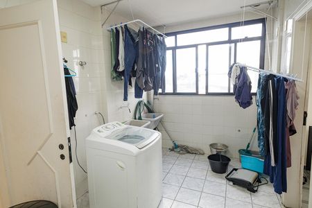 Apartamento à venda com 300m², 5 quartos e 2 vagas Apartamento à venda com 300m², 5 quartos e 2 vagasÁrea de Serviço