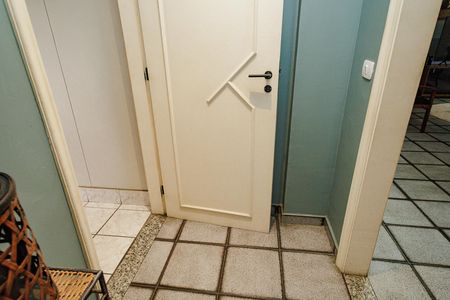 Apartamento à venda com 300m², 5 quartos e 2 vagas Apartamento à venda com 300m², 5 quartos e 2 vagasHall