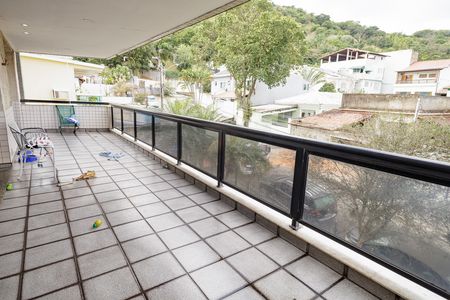 Apartamento à venda com 300m², 5 quartos e 2 vagas Apartamento à venda com 300m², 5 quartos e 2 vagasVarando