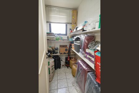 Apartamento à venda com 300m², 5 quartos e 2 vagas Apartamento à venda com 300m², 5 quartos e 2 vagasDispensa