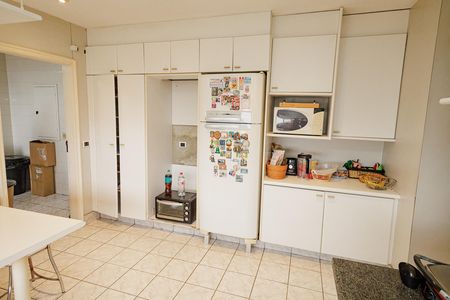 Apartamento à venda com 300m², 5 quartos e 2 vagas Apartamento à venda com 300m², 5 quartos e 2 vagasCozinha