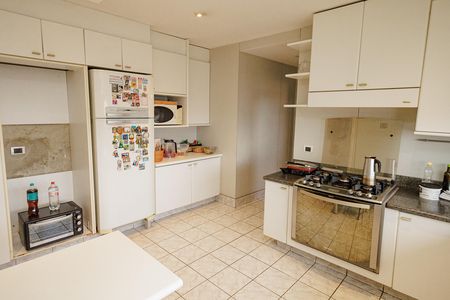Apartamento à venda com 300m², 5 quartos e 2 vagas Apartamento à venda com 300m², 5 quartos e 2 vagasCozinha