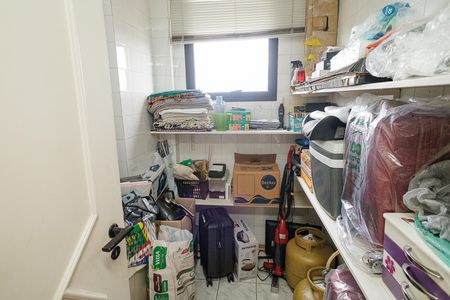 Apartamento à venda com 300m², 5 quartos e 2 vagas Apartamento à venda com 300m², 5 quartos e 2 vagasDispensa