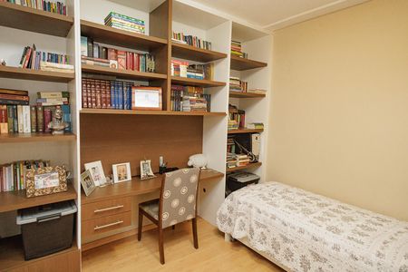 Apartamento à venda com 300m², 5 quartos e 2 vagas Apartamento à venda com 300m², 5 quartos e 2 vagasQuarto 3