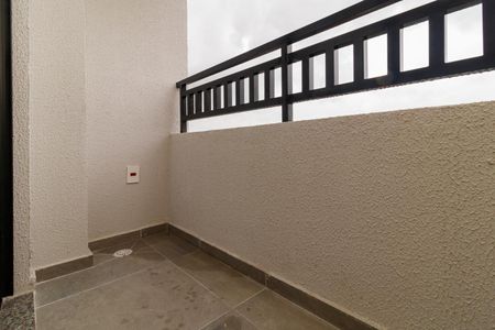 Apartamento à venda com 43m², 2 quartos e sem vaga Apartamento à venda com 43m², 2 quartos e sem vagaVaranda