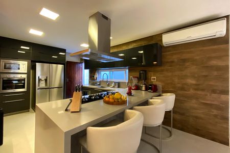 Casa à venda com 360m², 3 quartos e 4 vagas Casa à venda com 360m², 3 quartos e 4 vagasCozinha