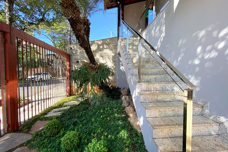 Casa à venda com 360m², 3 quartos e 4 vagas Casa à venda com 360m², 3 quartos e 4 vagasJardim