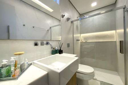 Casa à venda com 360m², 3 quartos e 4 vagas Casa à venda com 360m², 3 quartos e 4 vagasBanheiro da Suíte 2