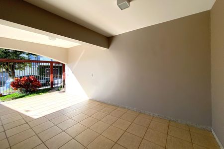 Casa à venda com 360m², 3 quartos e 4 vagas Casa à venda com 360m², 3 quartos e 4 vagasGaragem