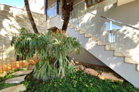 Casa à venda com 360m², 3 quartos e 4 vagas Casa à venda com 360m², 3 quartos e 4 vagasJardim