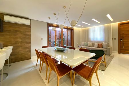 Sala de casa à venda com 3 quartos, 360m² em Ouro Preto, Belo Horizonte