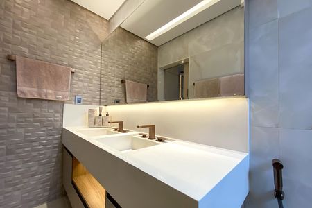 Casa à venda com 360m², 3 quartos e 4 vagas Casa à venda com 360m², 3 quartos e 4 vagasBanheiro da Suíte 1