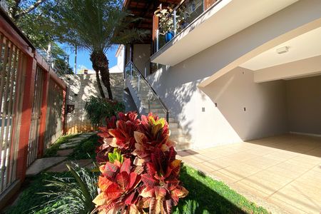 Casa à venda com 360m², 3 quartos e 4 vagas Casa à venda com 360m², 3 quartos e 4 vagasJardim