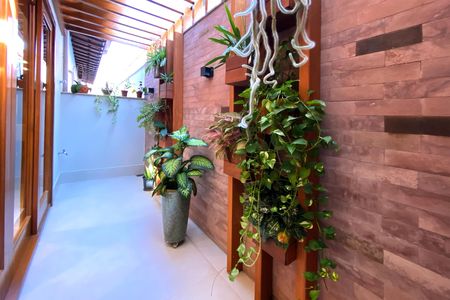 Varanda lateral da Sala de casa à venda com 3 quartos, 360m² em Ouro Preto, Belo Horizonte
