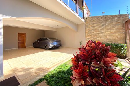 Casa à venda com 360m², 3 quartos e 4 vagas Casa à venda com 360m², 3 quartos e 4 vagasGaragem