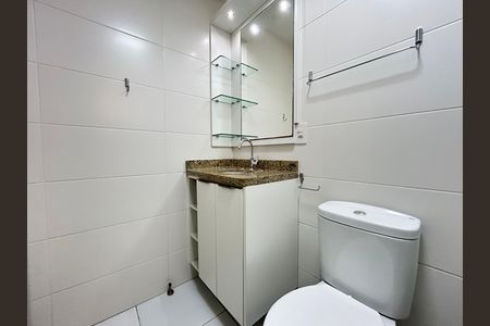 Banheiro  de apartamento para alugar com 1 quarto, 35m² em Pantanal, Florianópolis